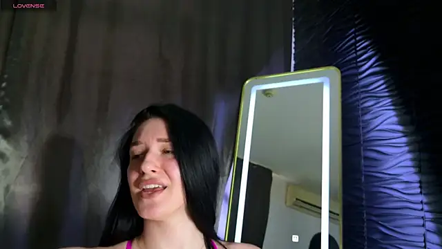 moniqque online show from March 1, 2025, 8:56 am