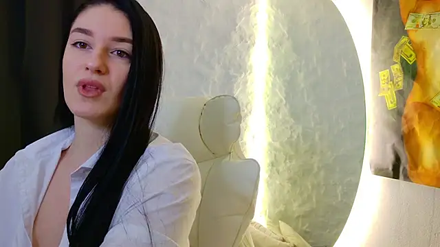 moniqque online show from October 20, 2025, 4:47 am