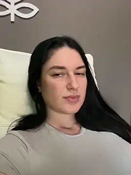 moniqque online show from October 13, 2025, 1:34 pm