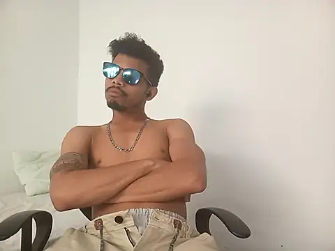 danidiazto2023 online show from March 3, 2025, 9:05 pm