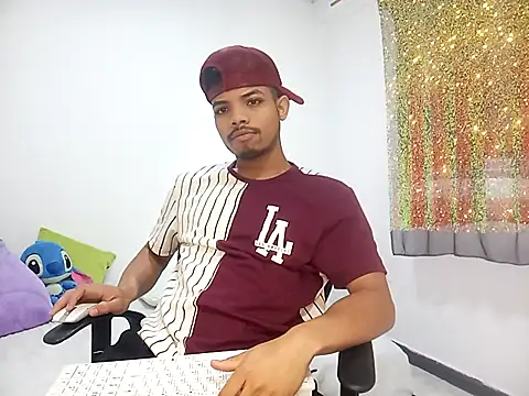 danidiazto2023 online show from February 14, 2025, 8:48 pm