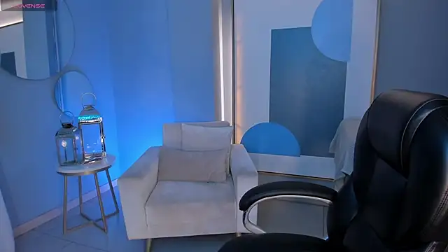 DannaCruz online show from December 4, 2025, 7:02 pm