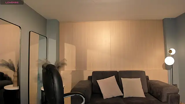 DannaCruz online show from October 11, 2025, 7:04 pm