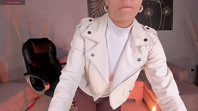 Snapshot of BiancaPierce chatting on September 29, 2025, 11:49 am BiancaPierce online show from September 29, 2025, 11:49 am