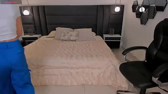 Snapshot of BiancaPierce chatting on September 23, 2025, 12:01 pm BiancaPierce online show from September 23, 2025, 12:01 pm