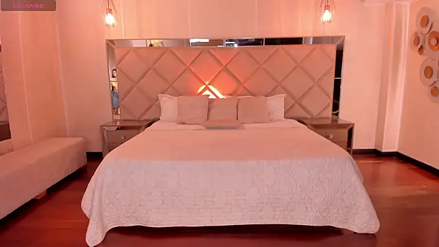 BiancaPierce online show from December 14, 2025, 12:00 pm