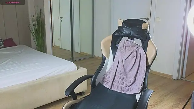 Snapshot of more__than__love chatting on October 2, 2025, 5:55 am more than love online show from October 2, 2025, 5:55 am