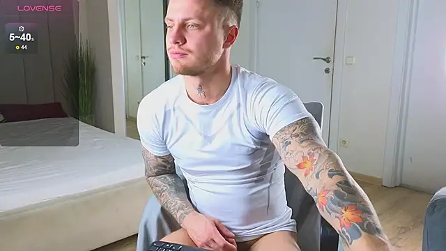 Snapshot of more__than__love chatting on October 20, 2025, 5:42 am more than love online show from October 20, 2025, 5:42 am