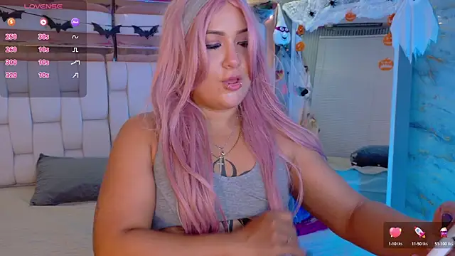 valkiria moore online show from October 7, 2025, 8:10 pm