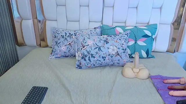 valkiria moore online show from March 25, 2026, 8:08 pm