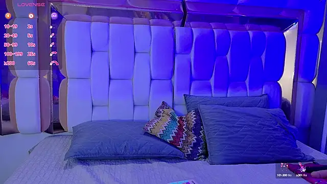 valkiria moore online show from October 1, 2025, 9:40 pm