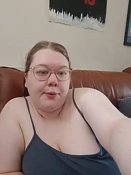 Sexycurvyemilyy online show from July 11, 2026, 1:33 pm