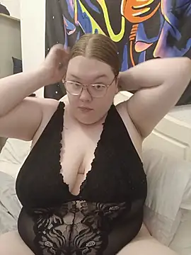 Sexycurvyemilyy online show from July 24, 2026, 9:44 pm