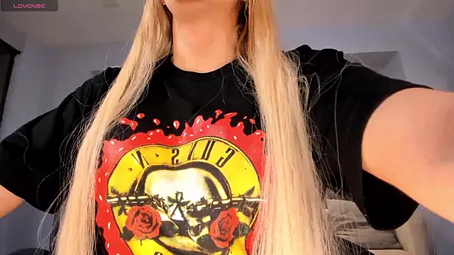 SophiePalmer online show from February 17, 2025, 3:44 pm