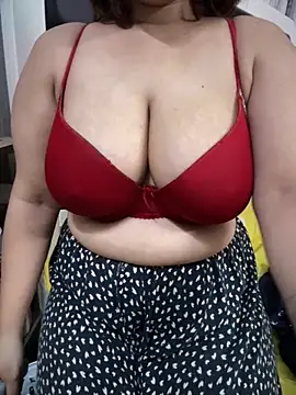 Sexybomb33 online show from May 3, 2026, 10:24 pm