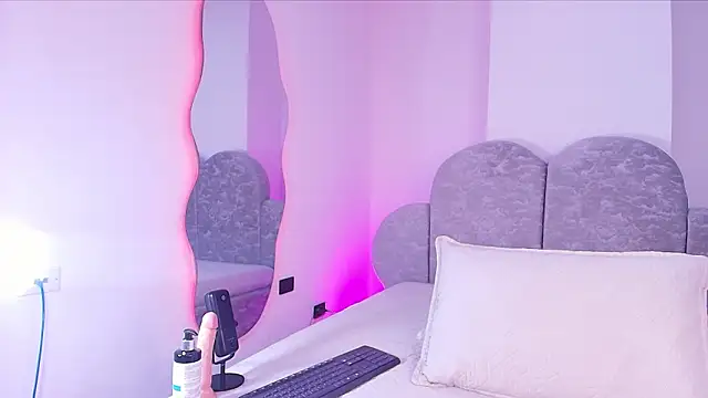 emyli sam online show from March 27, 2026, 7:15 pm