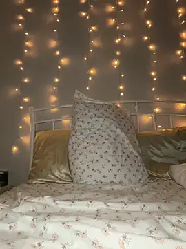 Snapshot of Natur4lBeautyb33 chatting on January 7, 2025, 11:37 am Natur4lBeautyb33 online show from January 7, 2025, 11:37 am