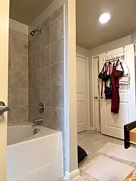 Natur4lBeautyb33 online show from December 16, 2025, 8:35 pm