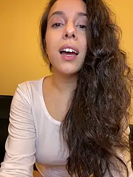 Snapshot of Natur4lBeautyb33 chatting on December 17, 2024, 4:34 am Natur4lBeautyb33 online show from December 17, 2024, 4:34 am