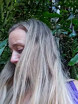 SkyelarSommer online show from October 18, 2025, 10:01 pm