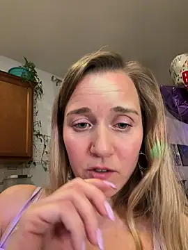 Snapshot of SkyelarSommer chatting on February 23, 2025, 5:45 am SkyelarSommer online show from February 23, 2025, 5:45 am