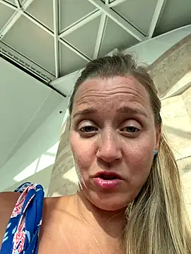 Snapshot of SkyelarSommer chatting on September 12, 2025, 9:36 pm SkyelarSommer online show from September 12, 2025, 9:36 pm