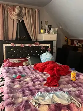 DominiqueX0 online show from April 9, 2026, 2:24 am