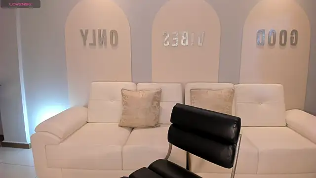 Snapshot of SunnyRivers chatting on October 21, 2025, 6:07 pm SunnyRivers online show from October 21, 2025, 6:07 pm