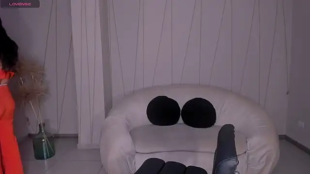 Snapshot of SunnyRivers chatting on October 27, 2025, 4:19 pm SunnyRivers online show from October 27, 2025, 4:19 pm