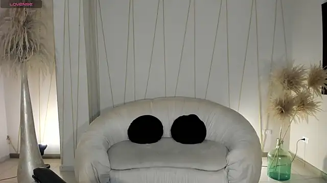 Snapshot of SunnyRivers chatting on October 7, 2025, 5:58 pm SunnyRivers online show from October 7, 2025, 5:58 pm