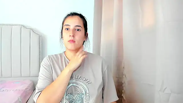 Hanna86 online show from September 18, 2025, 2:20 pm