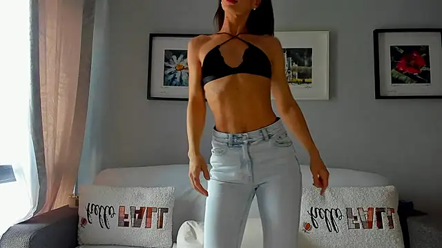 bellahot77 online show from September 18, 2025, 9:01 am