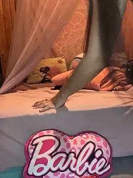 LaPetitechienne1 online show from April 12, 2026, 11:30 pm