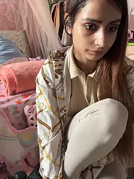 Snapshot of LaPetitechienne1 chatting on March 11, 2025, 7:46 am LaPetitechienne1 online show from March 11, 2025, 7:46 am