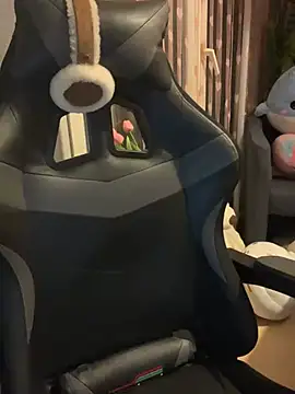 Snapshot of LaPetitechienne1 chatting on February 21, 2025, 9:43 pm LaPetitechienne1 online show from February 21, 2025, 9:43 pm