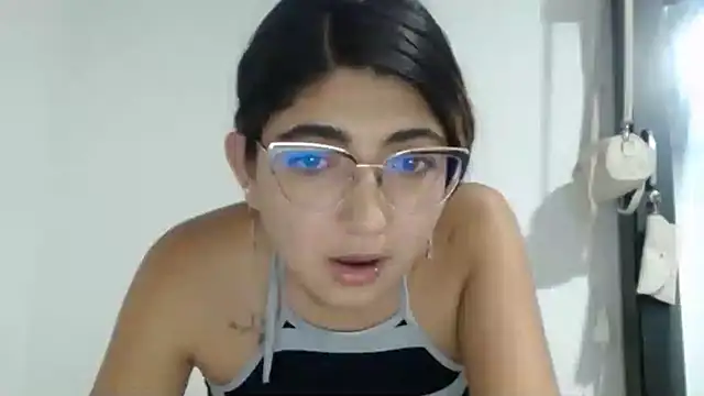 esteni online show from March 19, 2025, 1:54 am