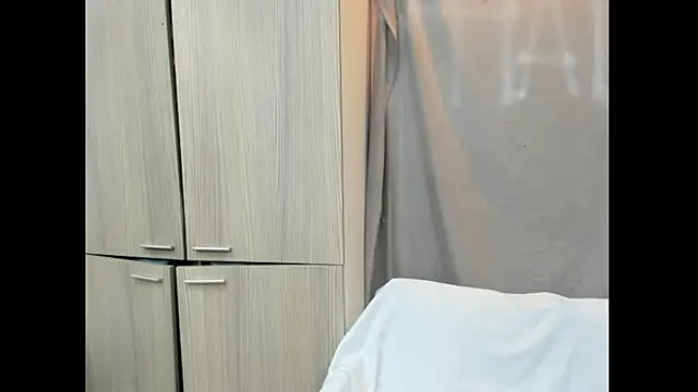 Snapshot of Mhelanny2 chatting on October 19, 2025, 7:16 pm Mhelanny2 online show from October 19, 2025, 7:16 pm