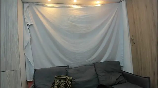 Snapshot of Mhelanny2 chatting on January 16, 2026, 6:12 pm Mhelanny2 online show from January 16, 2026, 6:12 pm