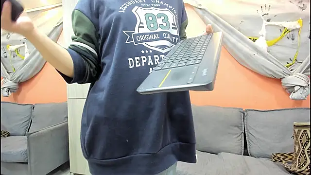 Snapshot of Mhelanny2 chatting on October 30, 2025, 6:05 pm Mhelanny2 online show from October 30, 2025, 6:05 pm