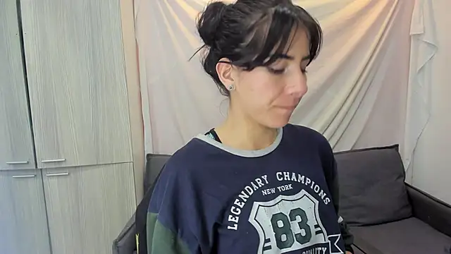 Snapshot of Mhelanny2 chatting on September 28, 2025, 6:04 pm Mhelanny2 online show from September 28, 2025, 6:04 pm