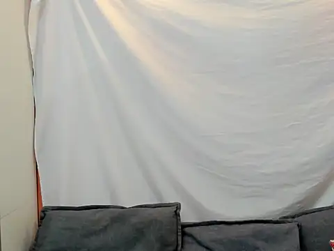 Snapshot of Mhelanny2 chatting on October 5, 2025, 7:15 pm Mhelanny2 online show from October 5, 2025, 7:15 pm