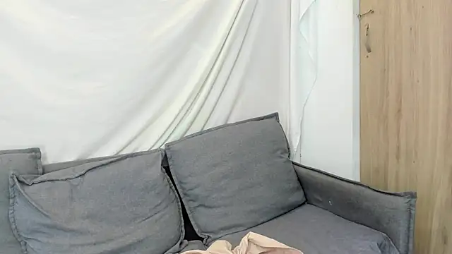 Snapshot of Mhelanny2 chatting on September 28, 2025, 5:58 am Mhelanny2 online show from September 28, 2025, 5:58 am