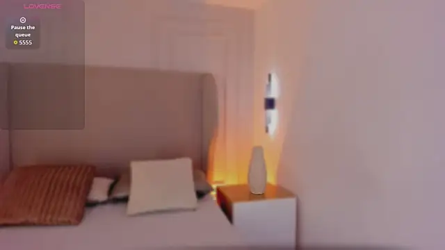 luisah  online show from December 16, 2025, 8:24 pm