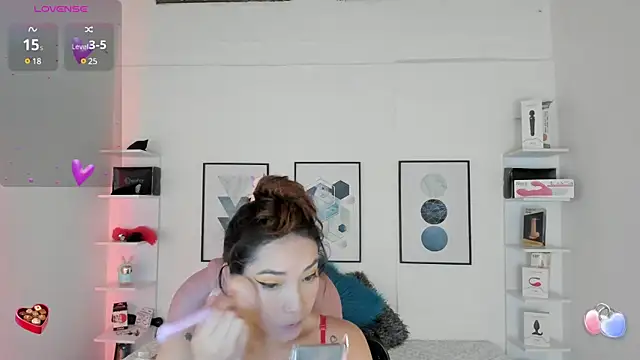 cristal  hot 1 online show from February 7, 2025, 4:06 am