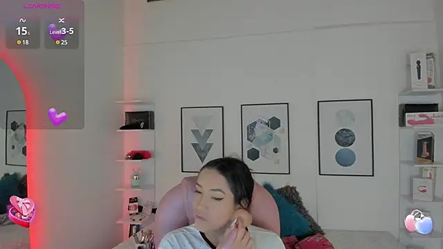 cristal  hot 1 online show from February 11, 2025, 4:11 am