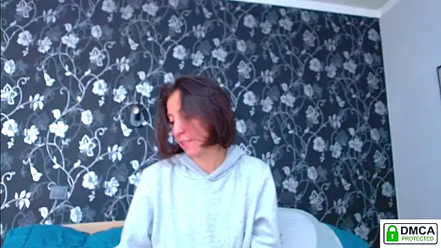 Sophi Cute online show from May 14, 2026, 12:57 pm