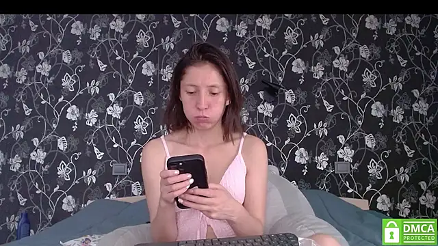 Snapshot of Sophi_Cute chatting on July 19, 2026, 11:07 am Sophi Cute online show from July 19, 2026, 11:07 am