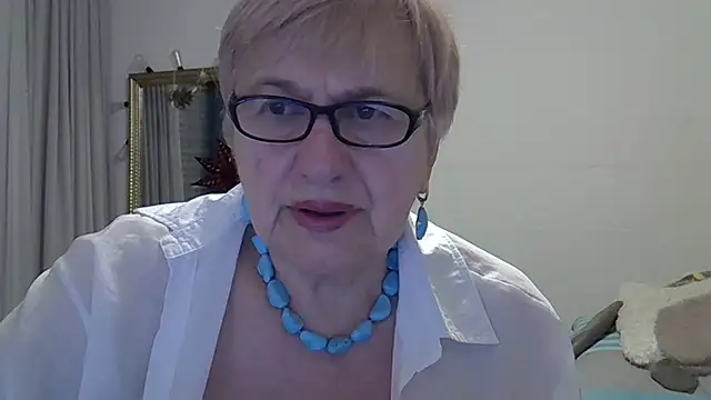 Snapshot of SweetCherry27 chatting on February 9, 2026, 5:00 pm SweetCherry27 online show from February 9, 2026, 5:00 pm