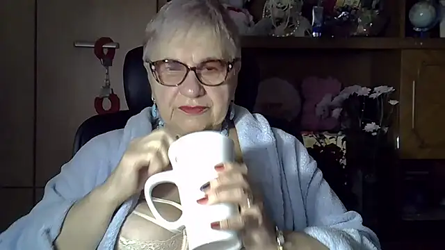 SweetCherry27 online show from October 6, 2025, 4:35 am