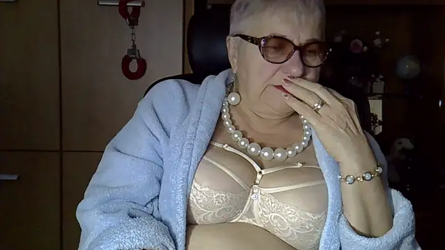 SweetCherry27 online show from September 30, 2025, 4:40 am